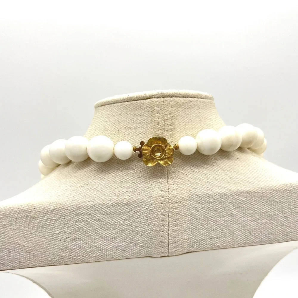 Vintage White Round Bead Necklace Gold Tone Floral Flower Clasp 22 Inch Strand